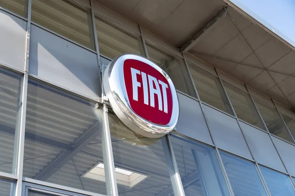 Berlín Alemania Junio 2019 Fiat Car Dealership Signboard Fiat Mayor — Foto de Stock