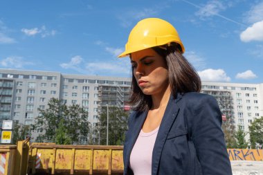 Berlin, Almanya - 21 Haziran 2018: İtalyan deneyim pankartı, Faşp S.R.l. 'nin reklamı, İtalyan firması elektrik motorları üretimi için yüksek performans teknolojileri alanında uzmanlaşmış.
