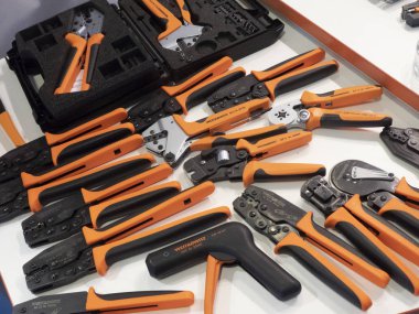 Berlin, Almanya - 19 Haziran 2018: Weitkowitz, Almanya 'nın 2010 yılından bu yana uluslararası rol yapan Intercable-Group' un bir parçası olan Weitkowitz şirketinin elle sıkıştırma araçları