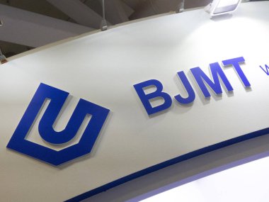 Berlin, Almanya - 19 Haziran 2018: Sintered Ndfeb daimi mıknatıs üreticisi Jingci Material Science Co. Ltd.