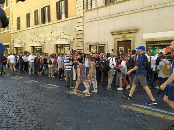 Rome Italië Augustus 2019 Menigte Van Mensen Journalisten Die Wachten — Stockfoto