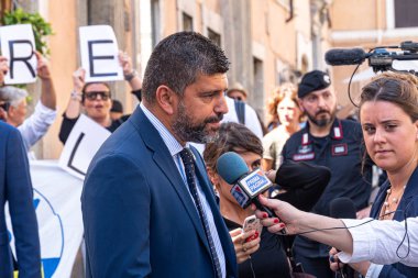 Berlin, Almanya - 21 Haziran 2018: İtalyan deneyim pankartı, Faşp S.R.l. 'nin reklamı, İtalyan firması elektrik motorları üretimi için yüksek performans teknolojileri alanında uzmanlaşmış.