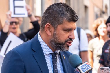 Berlin, Almanya - 21 Haziran 2018: İtalyan deneyim pankartı, Faşp S.R.l. 'nin reklamı, İtalyan firması elektrik motorları üretimi için yüksek performans teknolojileri alanında uzmanlaşmış.