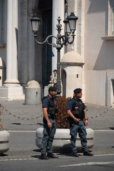 Roma Italia Agosto 2019 Policías Frente Entrada Del Palacio Del — Foto de Stock