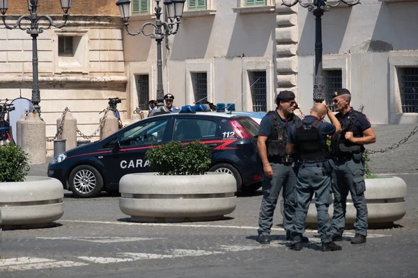 Roma Italia Agosto 2019 Policías Frente Entrada Del Palacio Del —  Fotos de Stock