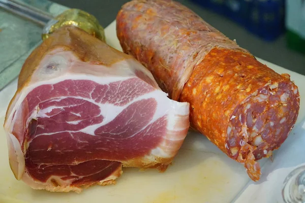 Daging Ham Dan Salami Panas — Stok Foto