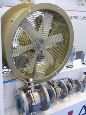 Berlin, Almanya - 19 Haziran 2018: Türk firması Ares Trafo 'nun pervane fanı, güç ve dağıtım transformatörleri için aksesuar ve çalılıklar üreten üretici firması