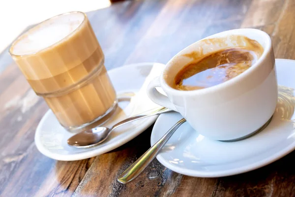 Typisch Italienisches Frühstück Espresso Und Latte Macchiato — Stockfoto