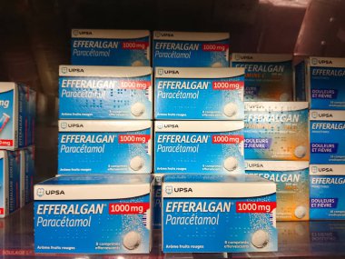 Paris, Fransa - 17 Mart 2019: Upsa laboratuvarından Efferalgan parasetamol coşkulu tabletler (Uygulamalı Bilimsel Farmakoloji Birliği) 