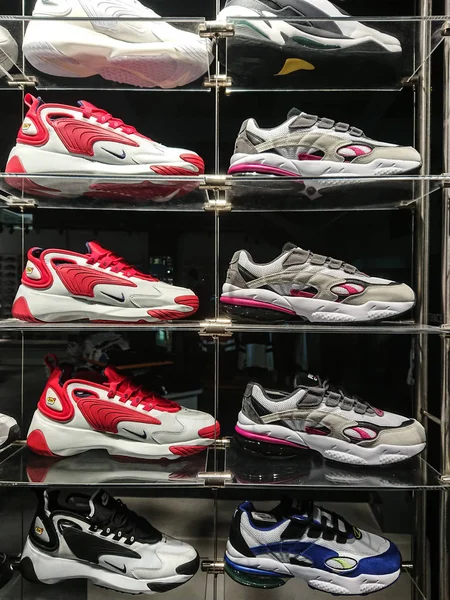 Berlín Alemania Febrero 2019 Nike Zapatillas Deporte Venta Nike Una — Foto de Stock