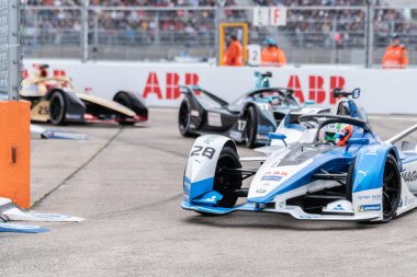 Berlin, Almanya - 24 Mayıs 2019: Fia Formula E-Prix yarış otomobil şampiyonası. Fia Formula E Şampiyonası, sadece tamamen elektrikli arabalar kullanan bir otomobil yarışı türüdür.