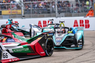 Berlin, Almanya - 24 Mayıs 2019: Fia Formula E-Prix yarış otomobil şampiyonası. Fia Formula E Şampiyonası, sadece tamamen elektrikli arabalar kullanan bir otomobil yarışı türüdür.
