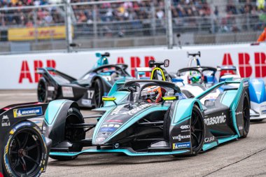 Berlin, Almanya - 24 Mayıs 2019: Fia Formula E-Prix yarış otomobil şampiyonası. Fia Formula E Şampiyonası, sadece tamamen elektrikli arabalar kullanan bir otomobil yarışı türüdür.