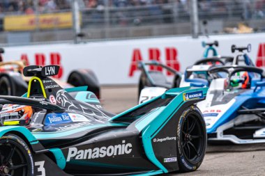 Berlin, Almanya - 24 Mayıs 2019: Fia Formula E-Prix yarış otomobil şampiyonası. Fia Formula E Şampiyonası, sadece tamamen elektrikli arabalar kullanan bir otomobil yarışı türüdür.
