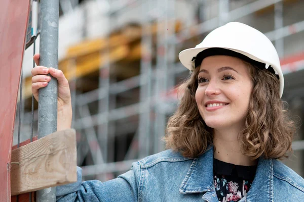 Close Portrait Pretty Young Female Engineer Wearing White Protective Helmet — Stock Photo, Image