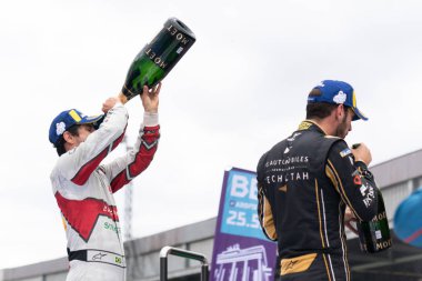Berlin, Almanya - 25 Mayıs 2019: Brezilyalı profesyonel yarış pilotu Lucas Tucci di Grassi, E-Prix Abb Fia Formula E yarış otomobili Şampiyonası Ödül Töreni'nde podyuma çıktı