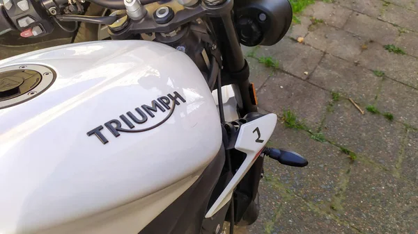 베를린 2020 화이트 트라이엄프 오토바이 1984 Triumph Motorcycle Ltd 영국에서 — 스톡 사진