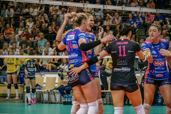 Berlin, Almanya - 21 Mayıs 2019: CEV Şampiyonlar Ligi Volley 2019 Süper Finali sırasında İtalyan bayan voleybol kulübü Igor Gorgonzola Novara, AGIL Volley