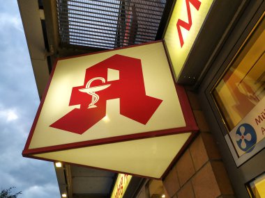 Apotheke, Almanca eczane işareti.