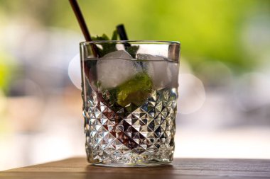 Mojito Kokteyli, geleneksel Küba viskisi.
