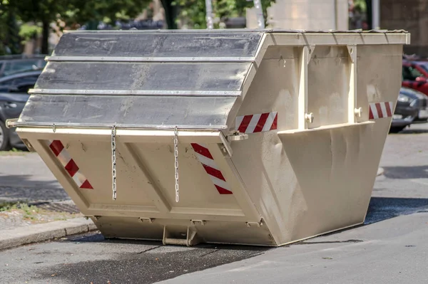 Construction Dumpster Residential Debris Removal Loaded Dumpster — Stock Photo, Image