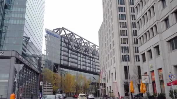 Berlin Deutschland Juni 2020 Kameracar Potsdamer Platz Mit Dem Hochhaus — Stockvideo