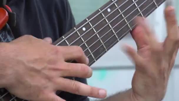 Muovendo Dita Una Tastiera Chitarra — Video Stock