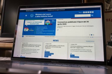 Roma, İtalya - 18 Haziran 2020: İtalya Çalışma ve Sosyal Politikalar Bakanlığı 'nın ana sayfası, İtalya Cumhuriyeti Hükümeti Bakanlığı