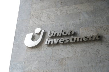 Frankfurt am Main, Almanya - 27 Haziran 2020: DZ Bank Group 'un yatırım kolu ve Kooperatif Finansal Hizmetler Ağı' nın bir parçası olan Birlik Yatırım İmzalama (Union Asset Management Holding AG)