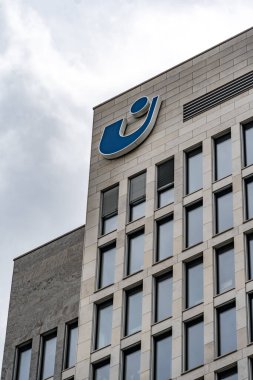 Frankfurt am Main, Almanya - 28 Haziran 2020: DZ Bank Group 'un yatırım kolu ve Kooperatif Finansal Hizmetler Ağı' nın bir parçası olan Union Mülkiyet Yönetimi İşareti (Union Asset Management Holding AG)