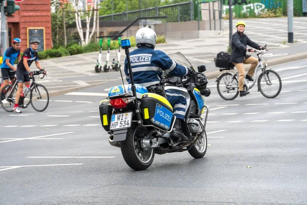 Fráncfort Del Meno Alemania Junio 2020 Policía Alemán Irreconocible Motocicleta — Foto de Stock