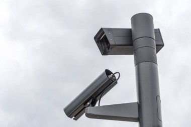 Kapalı devre televizyon, güvenlik kamerası.