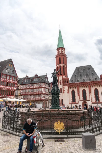 Frankfurt Nad Mohanem Německo Června 2020 Fontána Spravedlnosti Rmerbergově Náměstí — Stock fotografie