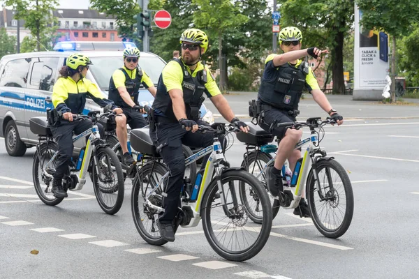 Frankfurt Main Germany June 2020 German Policemen Yellow Helmets Reflective — Stock Photo, Image