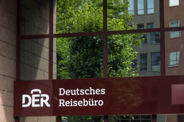 Frankfurt am Main, Almanya - 28 Haziran 2020: Alman seyahat acentesi DER Deutsches Reisebro 'nun imzası