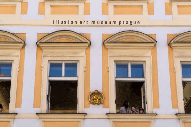 Prag, Çek Cumhuriyeti - 23 Temmuz 2020: İllüzyon Sanat Müzesi Prag (IAM Prag), Çek Cumhuriyeti 'nin Eski Şehir Meydanı' nda bulunan ilk illüzyon ve hile sanatı müzesi.