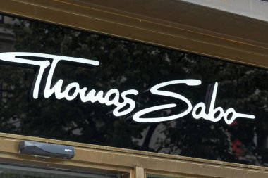 Prag, Çek Cumhuriyeti - 23 Temmuz 2020: Alman mücevher ve saat üreticisi Thomas Sabo GmbH & Co. KG 'nin imzası