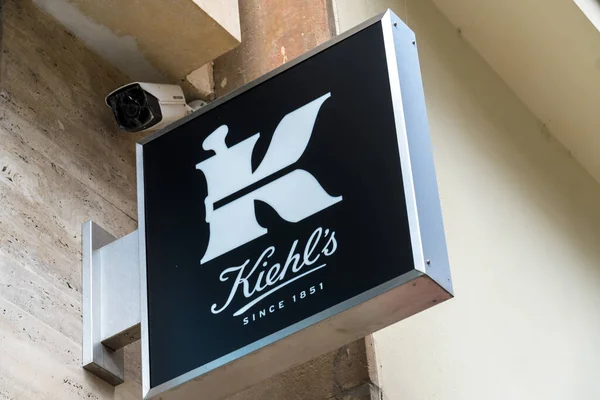 Praga República Checa Julio 2020 Letrero Tienda Kiehl Kiehl Llc — Foto de Stock