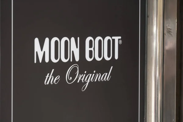 Praga República Checa Julio 2020 Signo Moon Boot Una Marca — Foto de Stock