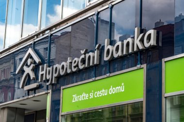 Prag, Çek Cumhuriyeti - 23 Temmuz 2020: Hipoten Banka şubesinin imzası