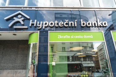 Prag, Çek Cumhuriyeti - 23 Temmuz 2020: Hipoten Banka şubesinin imzası
