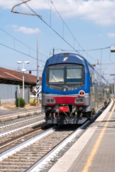 Rzym Włochy Sierpnia 2020 Trenitalia Pociąg Czeka Torach Główny Operator — Zdjęcie stockowe