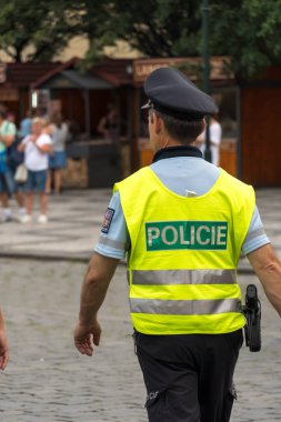 Prag, Çek Cumhuriyeti - 24 Temmuz 2020: Çek polis memurları