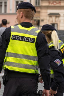 Prag, Çek Cumhuriyeti - 24 Temmuz 2020: Çek polis memurları