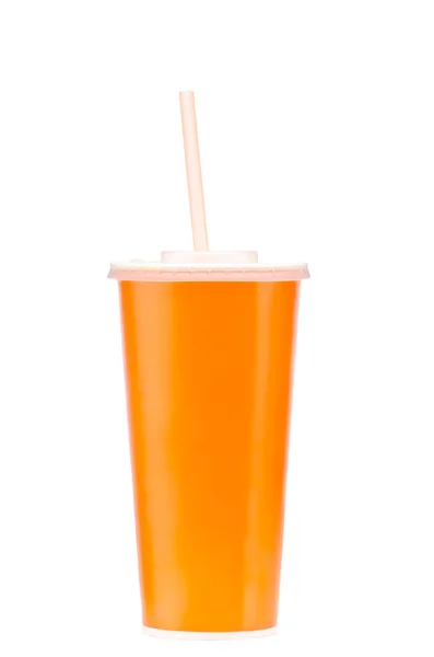 Beyaz arka plan üzerinde izole saman ile boş turuncu plastik fincan