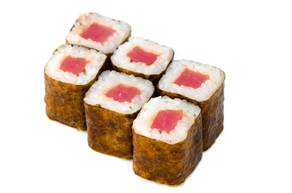 Доставка японской еды. Набор рулонов лосося изолированы на белом фоне — стоковое фото
