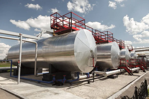 Rafineride petrol ürünleri için Depolama Tankları