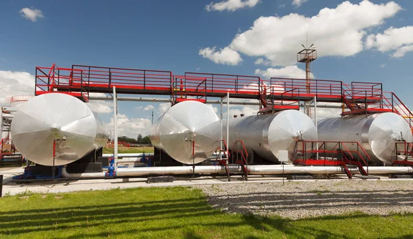 Rafineride petrol ürünleri için Depolama Tankları