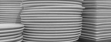 Bir yığın temiz tabak. Restoran yemekleri masada. Seramik bulaşık takımı yığını. Temiz mutfak sofra takımı.