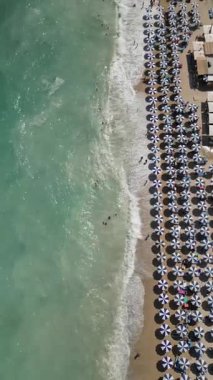 Sirolo İtalya Deniz Kıyısı Turkuaz Denizi ve Manzaralı Sahil Hattı